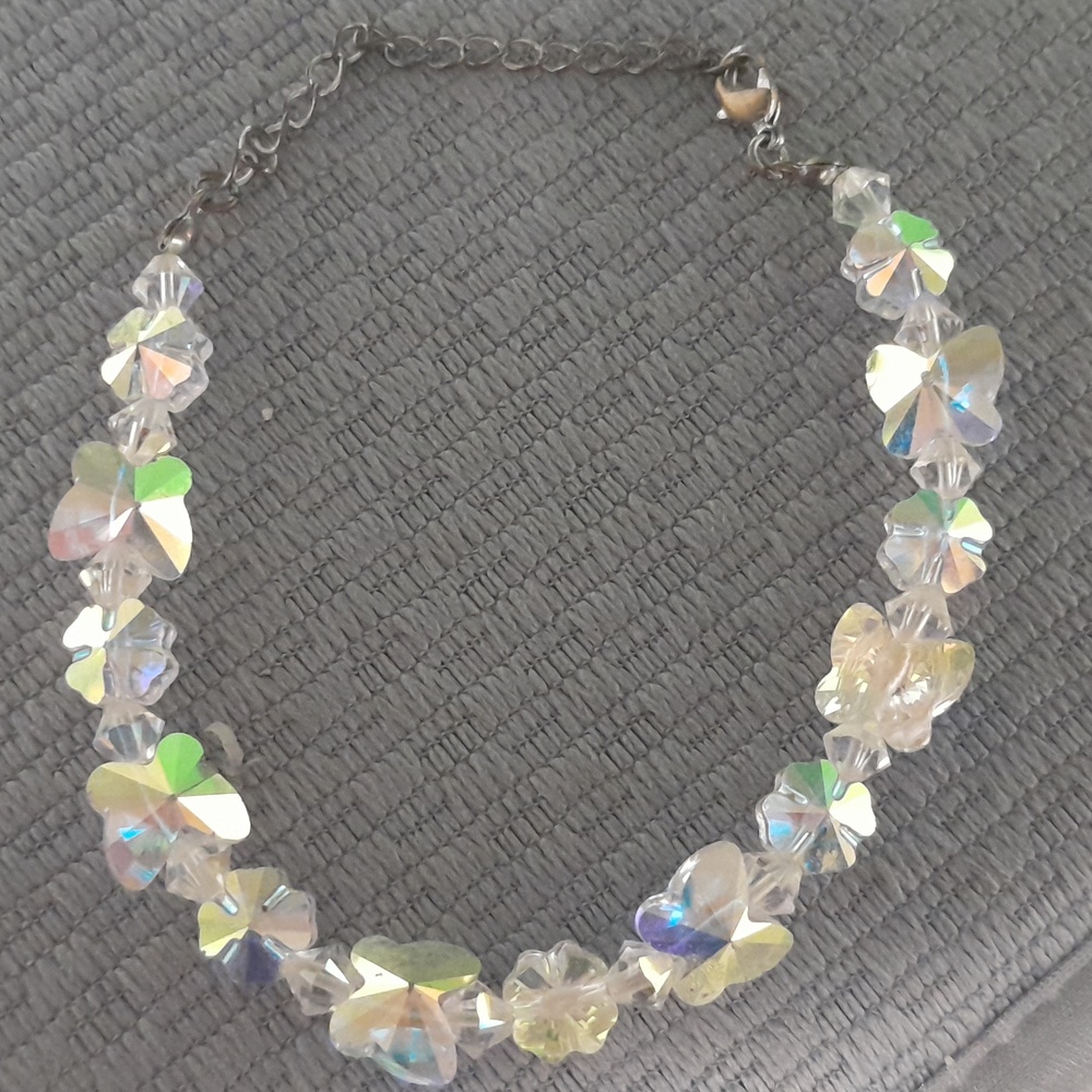 Women's Swarvoski crystal clear bracelet.